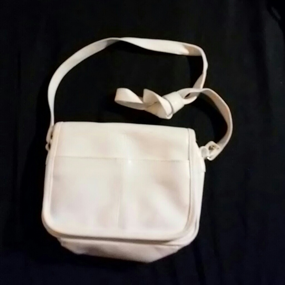 Small shoulder bag designed by Jessica Simpson